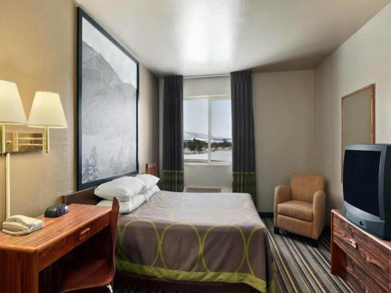 Hotel Super 8 By Wyndham Buena Vista Extérieur photo